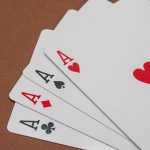 se familiariser avec le poker à 3 cartes