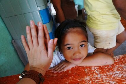 L’eau, la santé, l’éducation : Les enjeux majeurs des actions humanitaires