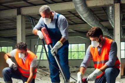 Enlèvement d’amiante dans les locaux commerciaux : enjeux, procédure et témoignages